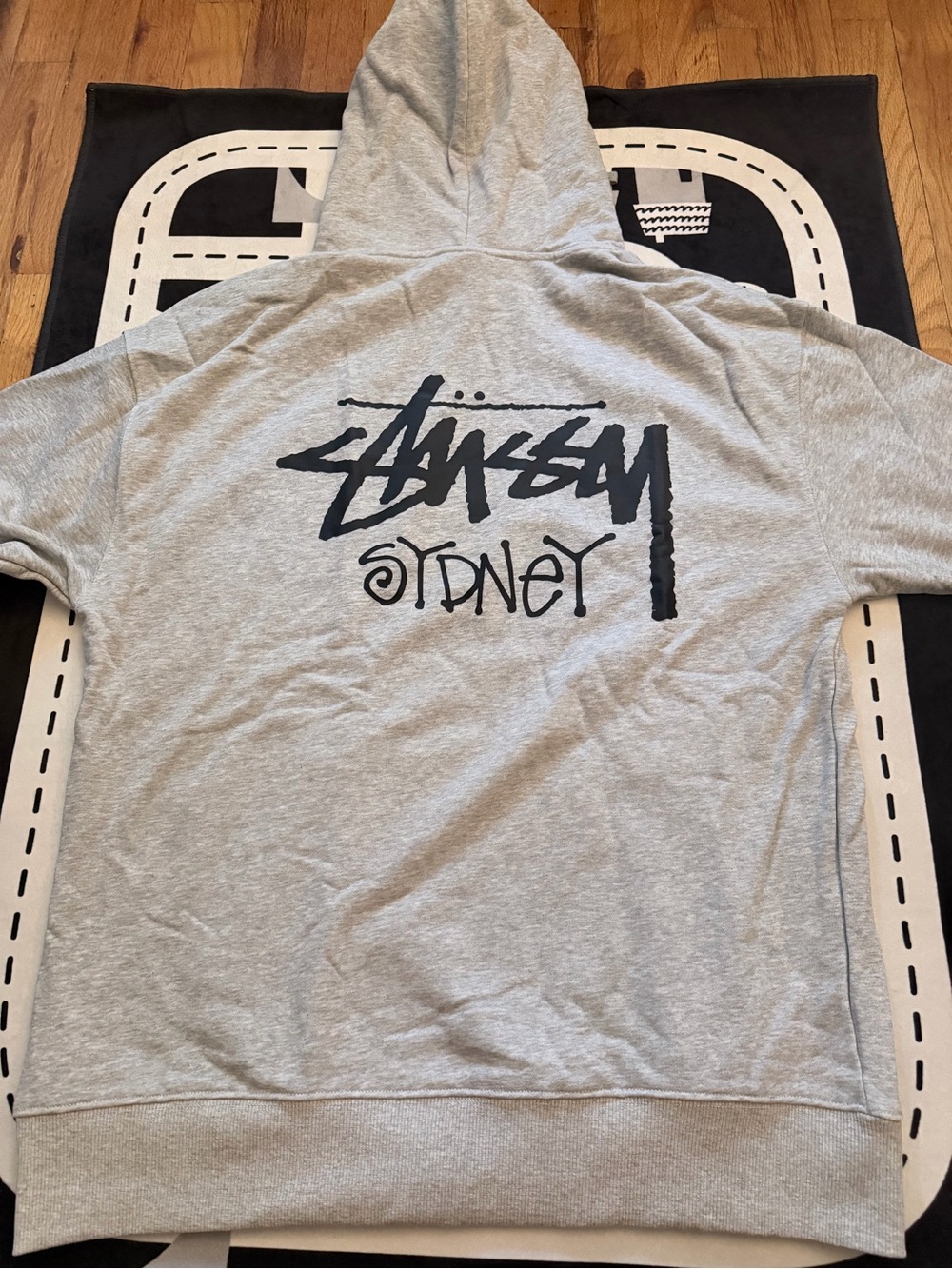 Sydney Graphic Hoodie - Light Gray Size L